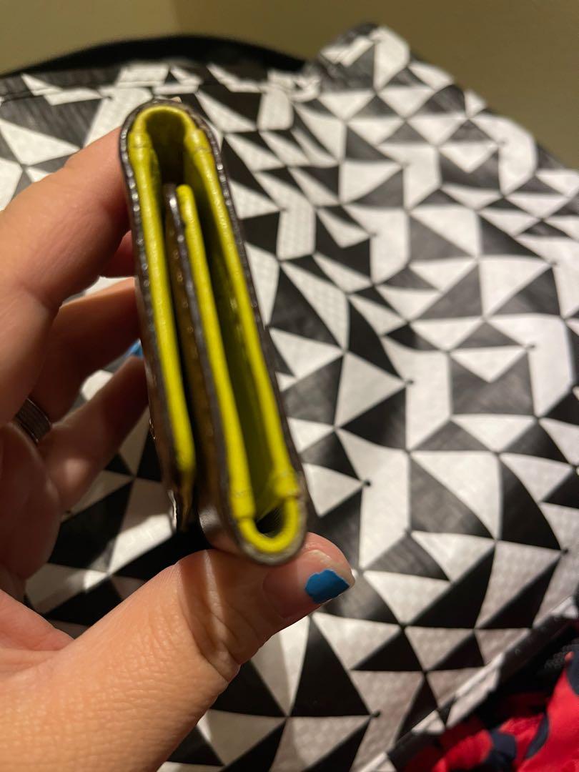 kate spade key case (Category: Luxury Bags & Wallets) located in Antipolo. Submitted by ambercs (Listing ID 1183255846, Image 3). Description: authentic kate spade keycase preloved just need cleaning with box rare to find.