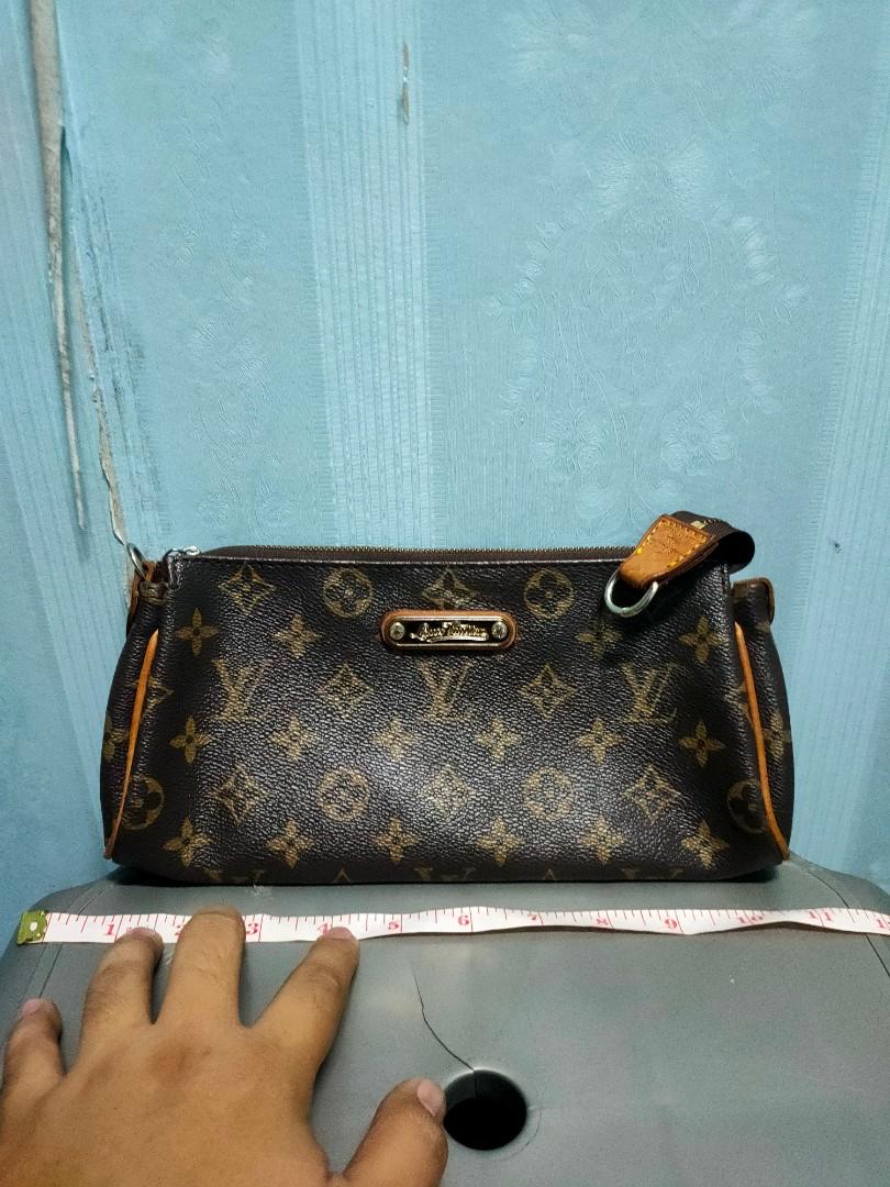 Louis Vuitton (Category: Luxury Bags & Wallets) located in Manila. Submitted by alilongthrift (Listing ID 1183239824, Image 2). Description: Louis Vuitton eva clutch bag issue wala na po yung mga sling niya no code off/legit from korea source Swipe for details MOST OF THE ITEMS ARE THRIFTED PLEASE READ NO RETURN NO EXCHANGE NO CANCELLATION MAKATI LOCATION COURIER JNT EXPRESS OR MR.SPEEDY PAG AROUND METRO MANILA MODE OF PAYMENT: G-CASH OR BANK TRA