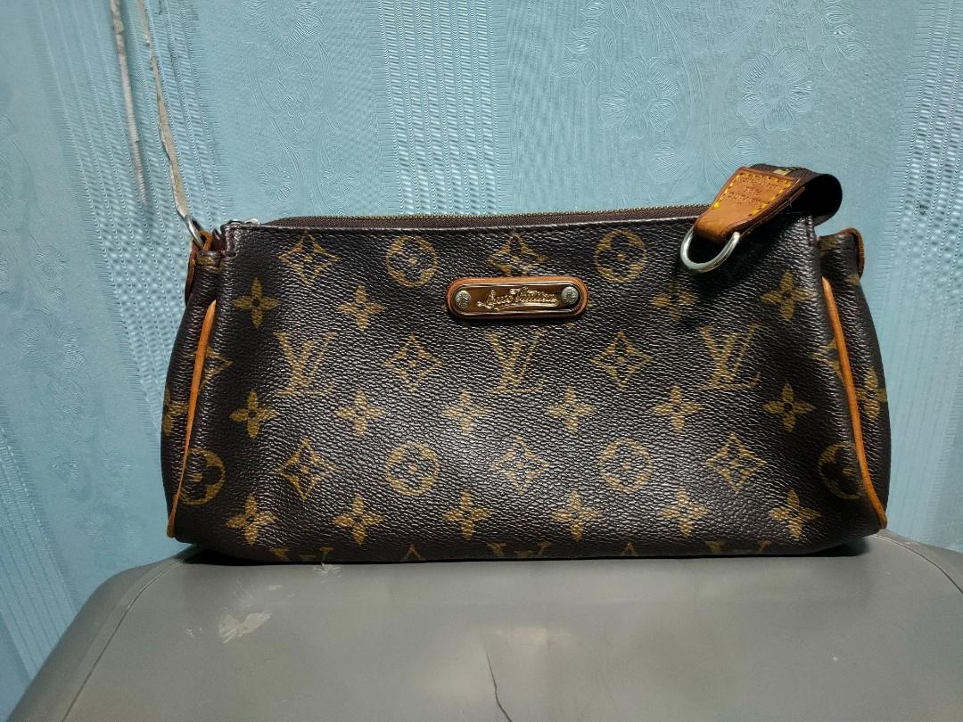 Louis Vuitton (Category: Luxury Bags & Wallets) located in Manila. Submitted by alilongthrift (Listing ID 1183239824, Image 1). Description: Louis Vuitton eva clutch bag issue wala na po yung mga sling niya no code off/legit from korea source Swipe for details MOST OF THE ITEMS ARE THRIFTED PLEASE READ NO RETURN NO EXCHANGE NO CANCELLATION MAKATI LOCATION COURIER JNT EXPRESS OR MR.SPEEDY PAG AROUND METRO MANILA MODE OF PAYMENT: G-CASH OR BANK TRA