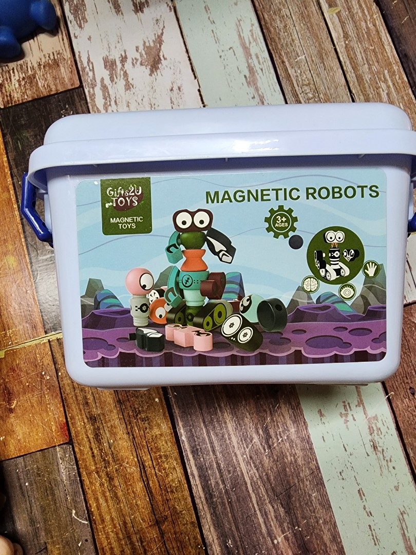 Magnetic robots, Hobbies & Toys, Toys & Games on Carousell