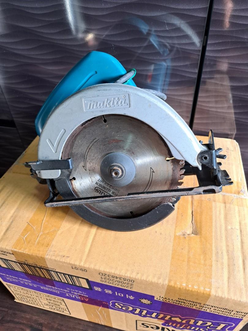 Makita 5606b circular saw deals