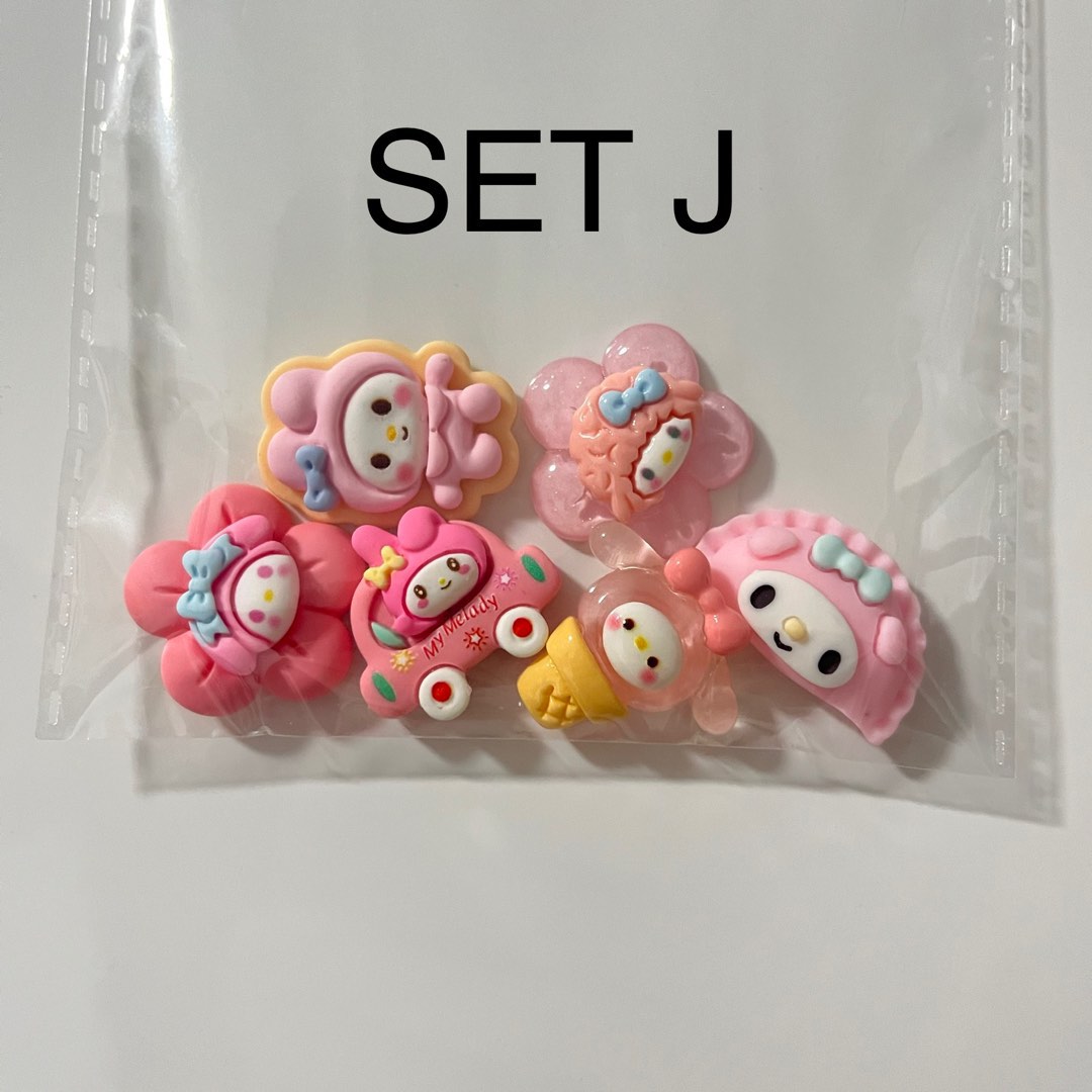 Mini charms crocs jibbitz charms miniature sanrio, Women's Fashion