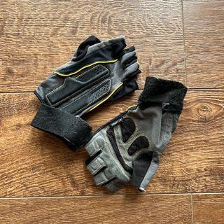 Nike Fit Dry Gloves