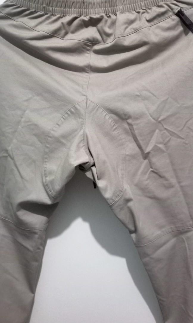 Nike Woven Joggers /Beige, Men's Fashion, Bottoms, Joggers on Carousell