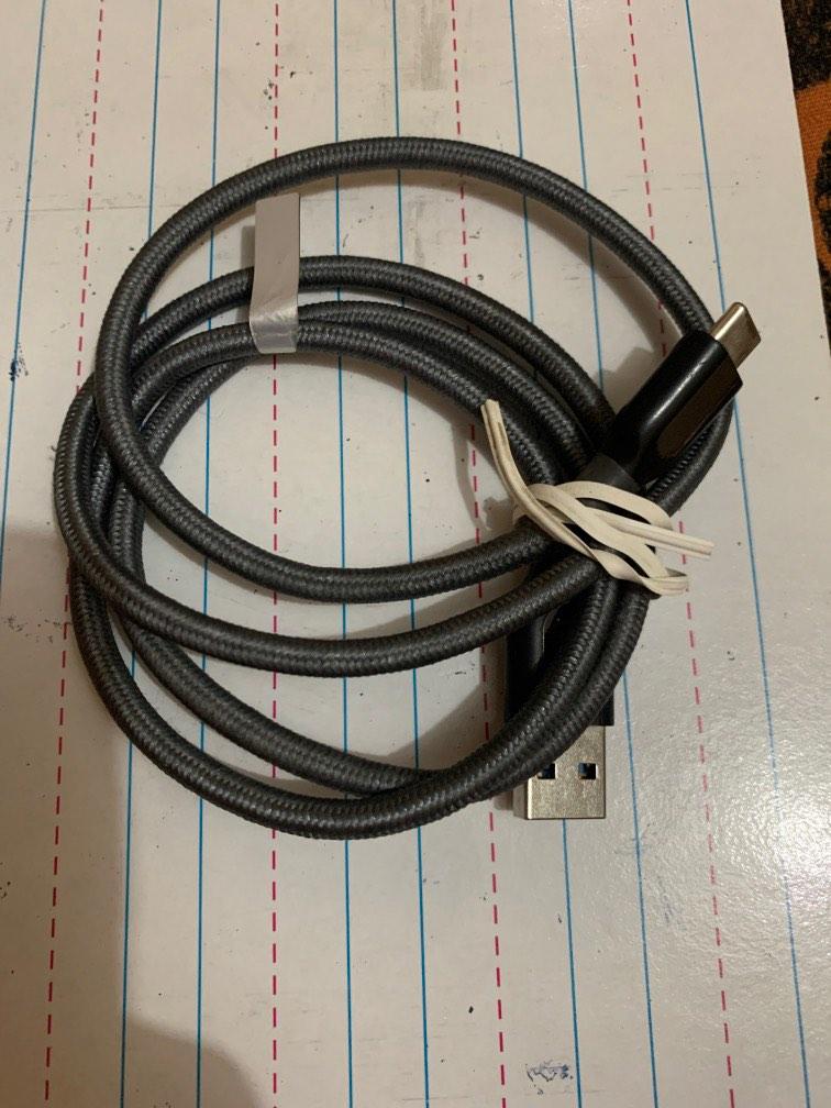 Original Anker type c cable 1 meter (Category: Chargers & Cables) located in Munoz. Submitted by epieep (Listing ID 1183249402, Image 1). Description: anker braided cable type c tough build no damage compatible with fast chargers.