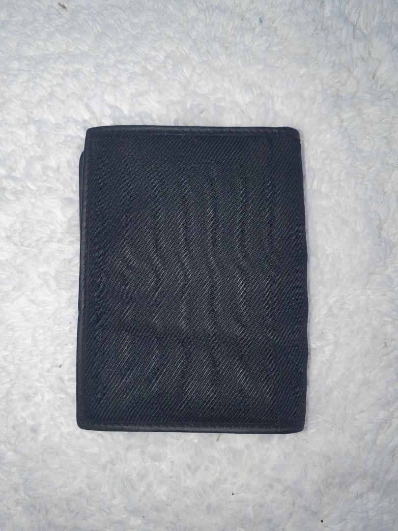Salvatore ferragamo Bi fold wallet (Category: Luxury Bags & Wallets) located in Santa Maria. Submitted by mikavillaflor4 (Listing ID 1183123296, Image 3). Description: in good condition japan auction japan source minimal.signs of usage.