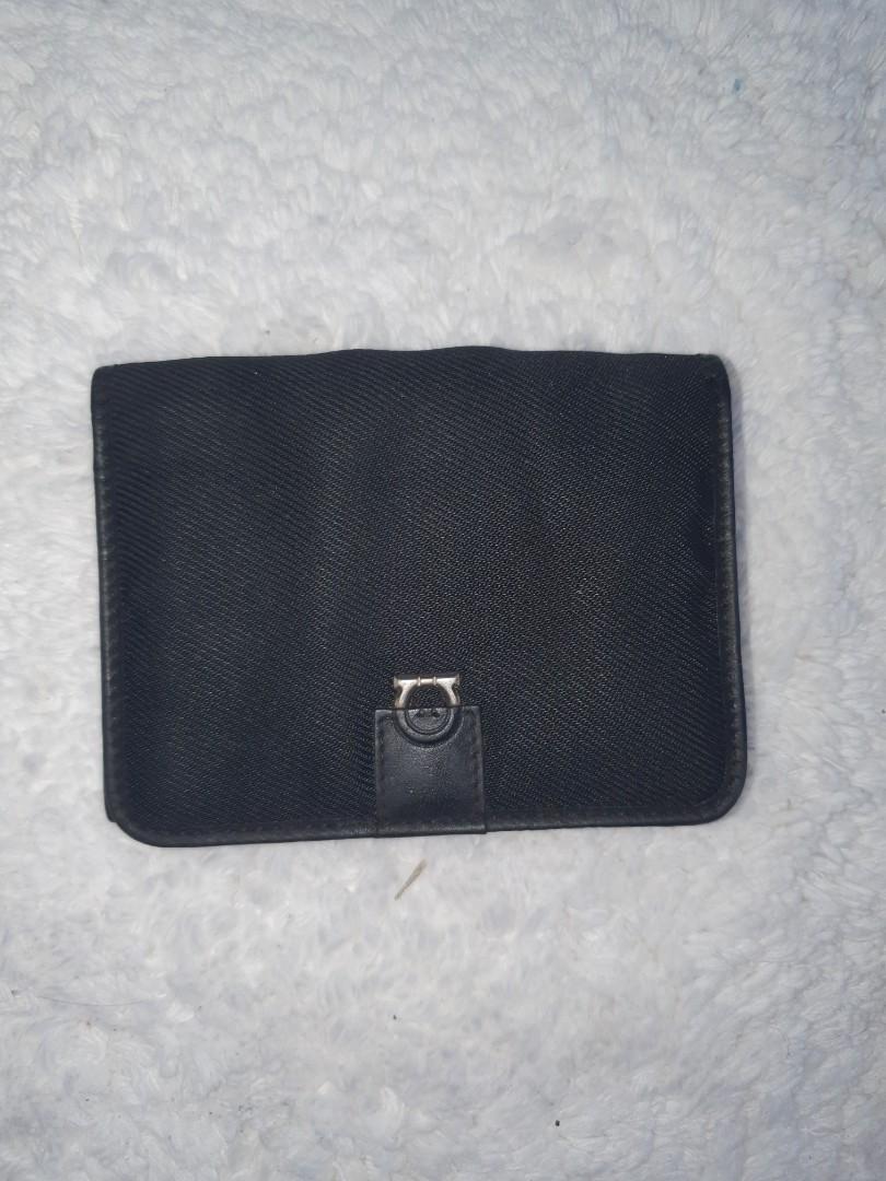 Salvatore ferragamo Bi fold wallet (Category: Luxury Bags & Wallets) located in Santa Maria. Submitted by mikavillaflor4 (Listing ID 1183123296, Image 1). Description: in good condition japan auction japan source minimal.signs of usage.