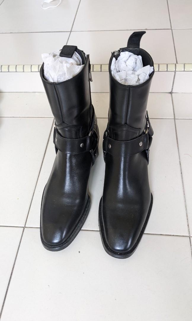 Chelsea boots discount with strap