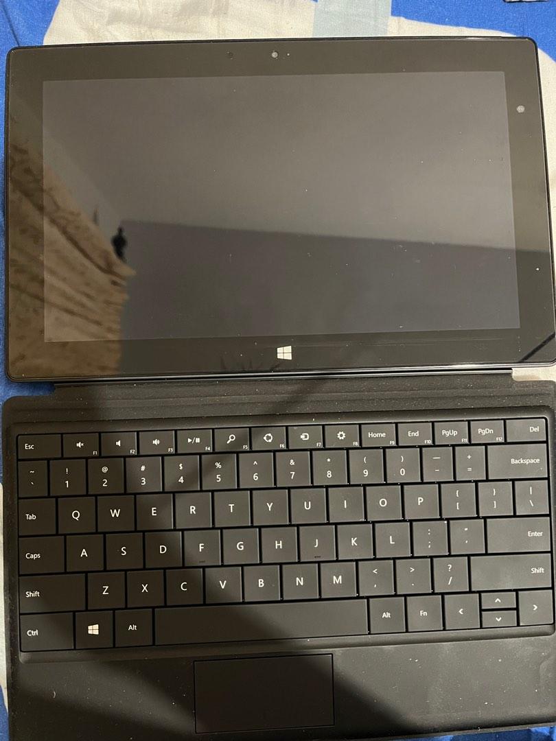 Surface pro （分類：手提電腦）位於 Hong Kong。 由 chasiu4 提交（商品編號 1183281796，圖片 1）。簡介： Surface pro i5 1.7ghz 4 gb ram 128 gb Harddisk 90%新有跟叉電，運作正常，適合文書用。