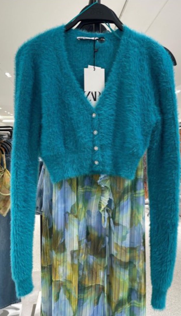 ZARA Fuzzy Top, Women's Fashion, Coats, Jackets and Outerwear on