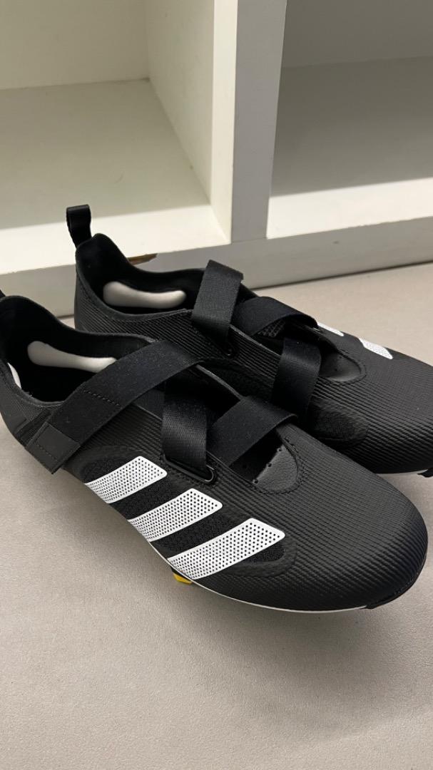 Cycling shoes store for indoor cycling