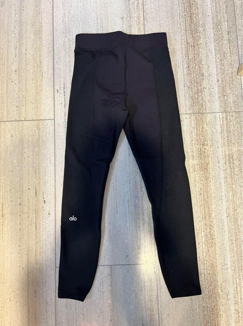 Alo full-length yoga pants XS (Category: Activewear) located in Singapore. Submitted by slosells (Listing ID 1183330494, Image 1). Description: 95% new condition. Worn only twice. Very stretchy and comfy material..