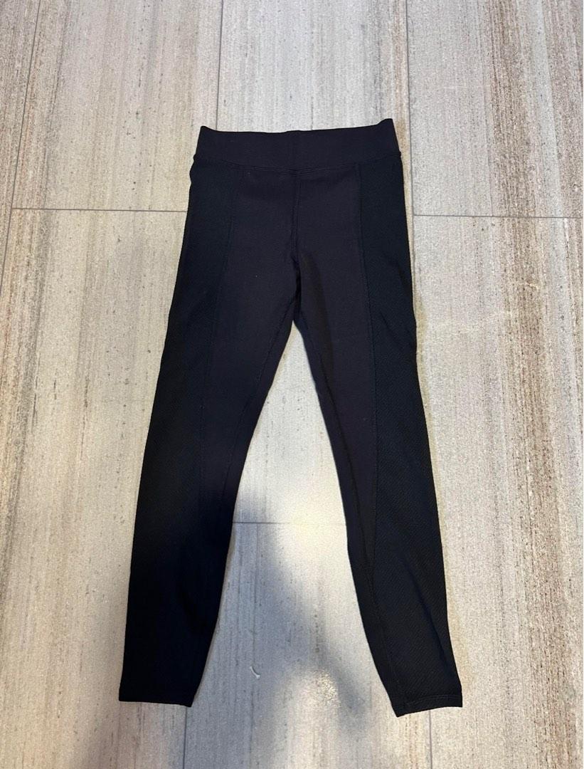 Alo full-length yoga pants XS (Category: Activewear) located in Singapore. Submitted by slosells (Listing ID 1183330494, Image 2). Description: 95% new condition. Worn only twice. Very stretchy and comfy material..