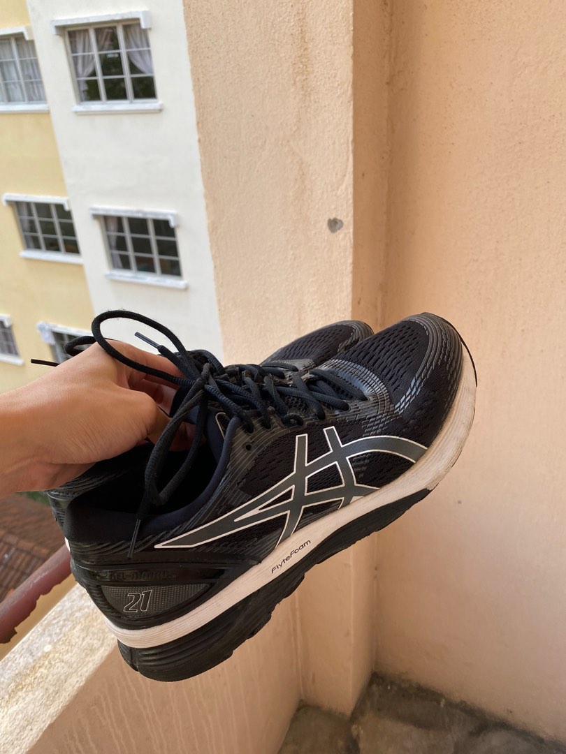 Asics best sale nimbus 44