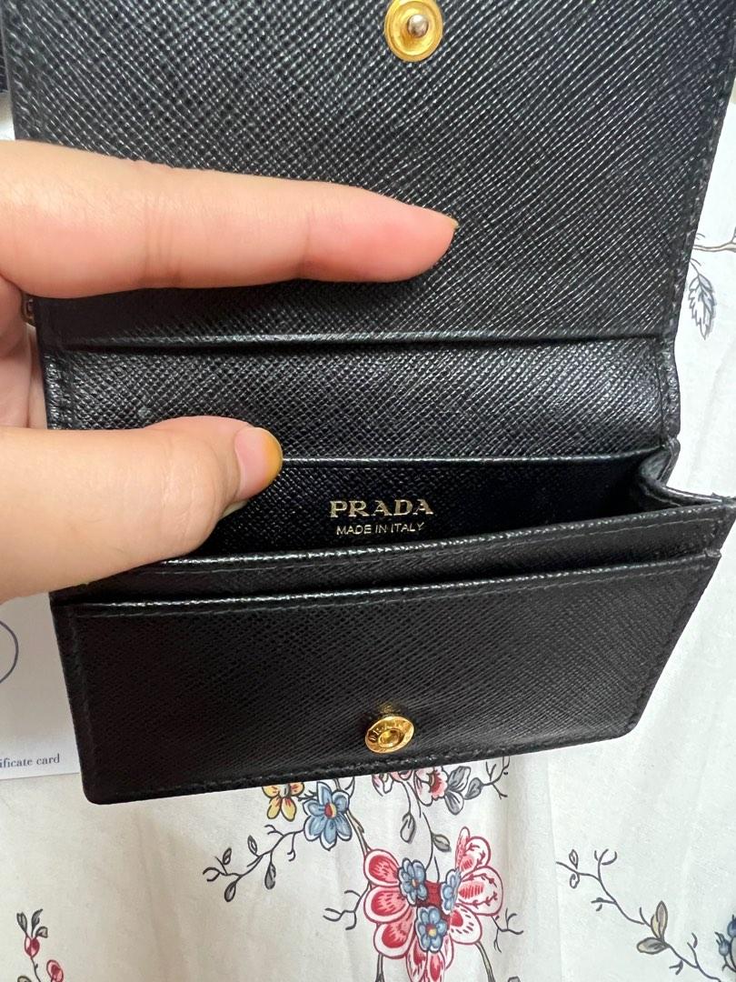 Authentic ? Prada Saffiano Leather Card Holder, Women's Fashion, Bags &  Wallets, Wallets & Card holders on Carousell