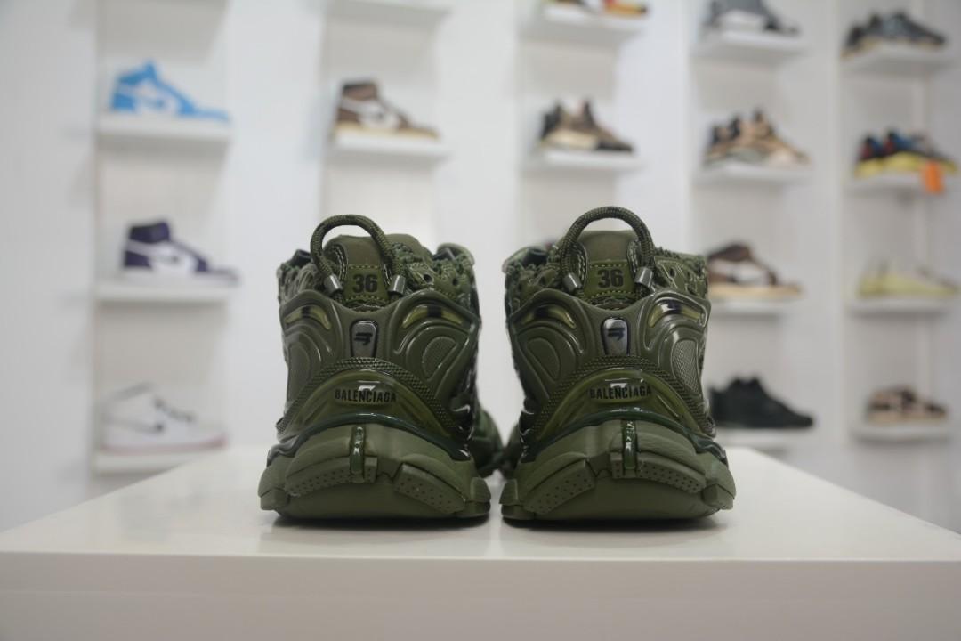 Balenciaga Men s Runner Sneaker 2021 677403 W3RB1 3031 Men s