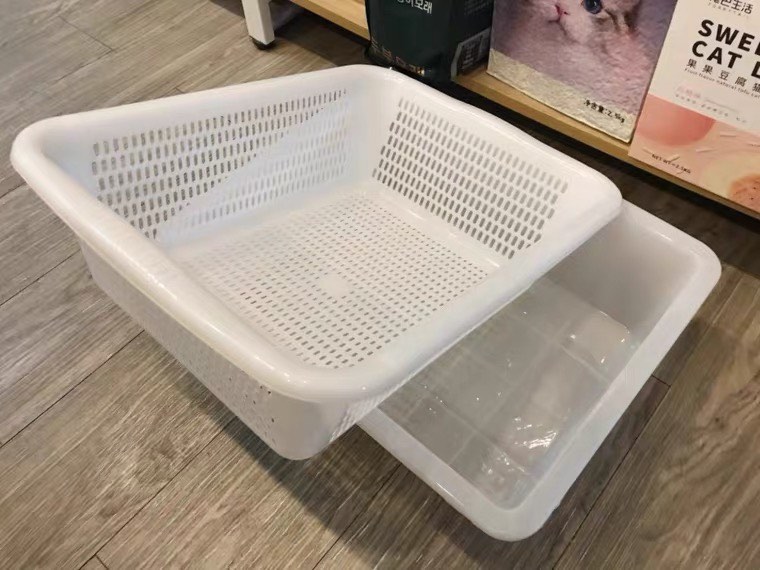 Cat pinewood litter box, Pet Supplies, Homes & Other Pet Accessories on Carousell