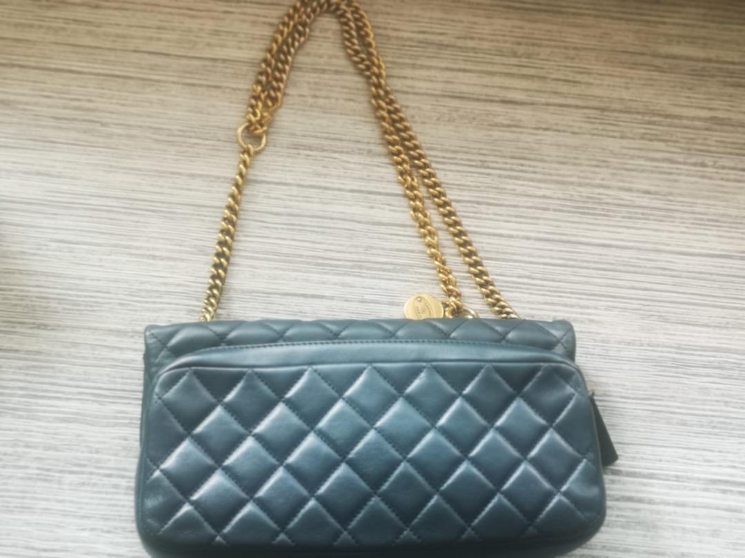 Chanel cc 2025 crown flap bag