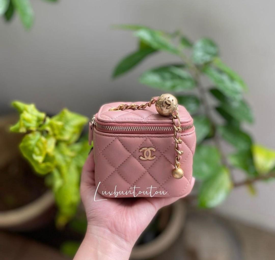 Chanel CHANEL Enamel Heart Vanity Handbag Beige Pink EIT0747 – NUIR VINTAGE