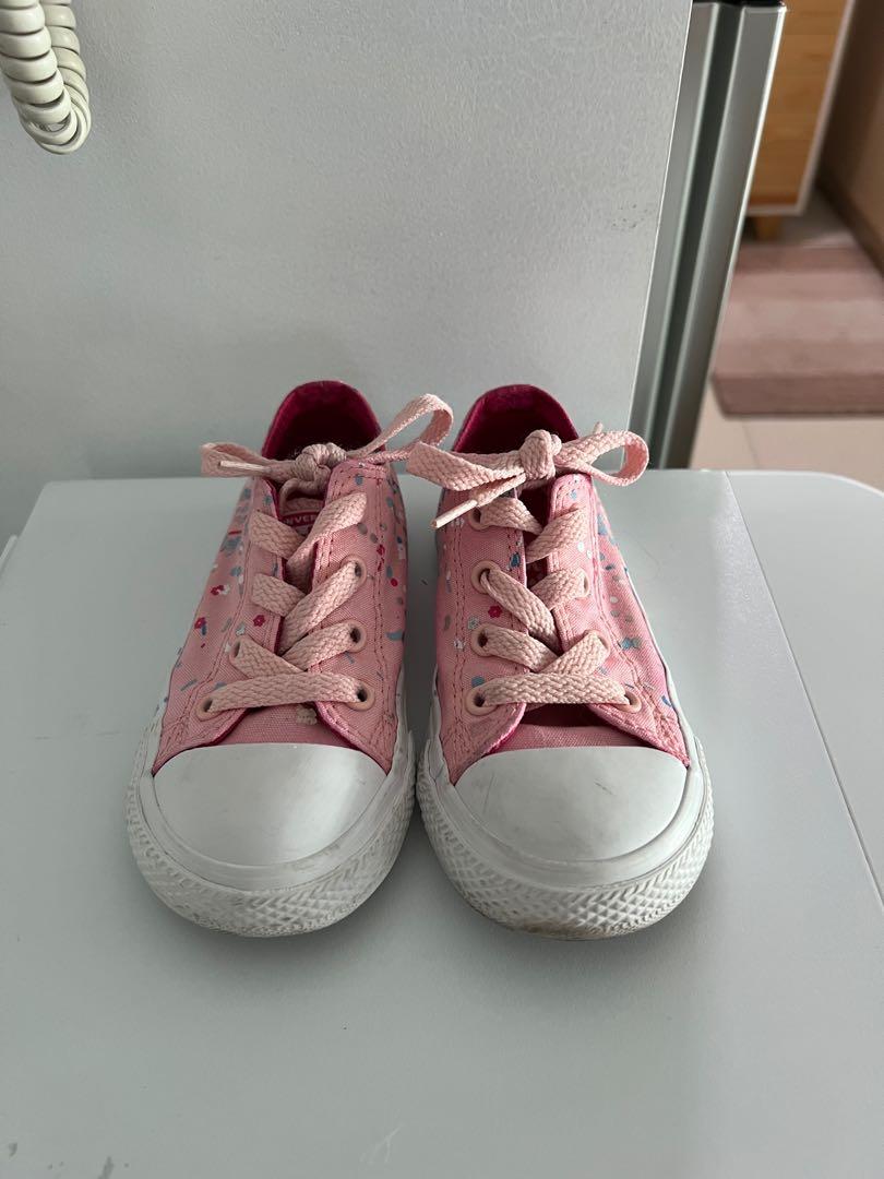 Pink eyelet on sale converse