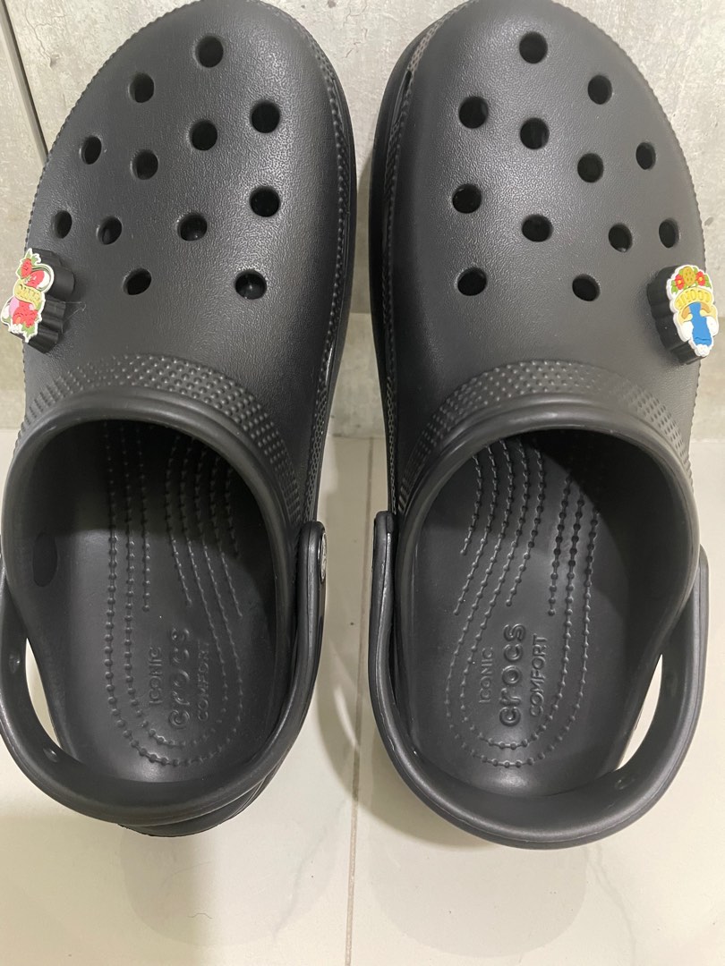 black crocs women size 7