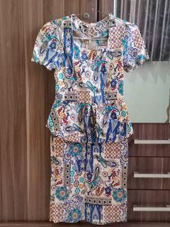 Dress batik wanita motif abstrak cantik