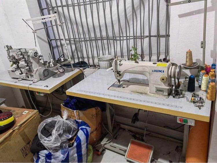HIGH SPEED JUKI and SIRUBA EDGING SEWING MACHINE, Computers & Tech