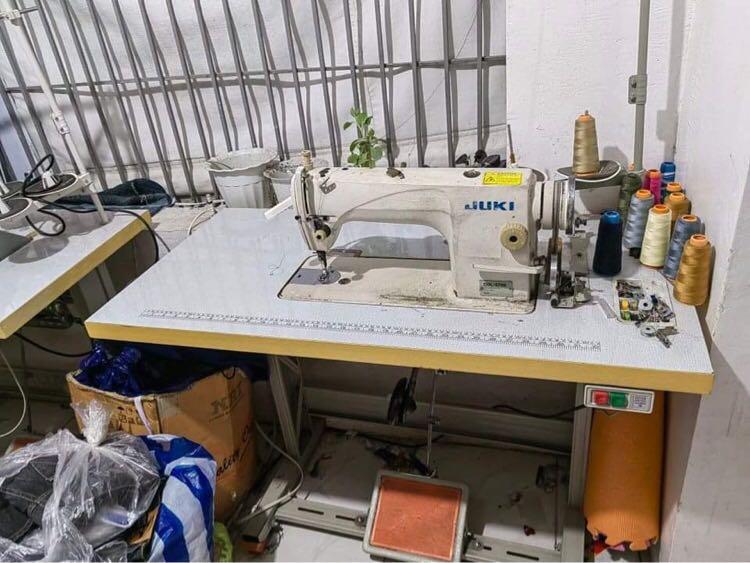 HIGH SPEED JUKI and SIRUBA EDGING SEWING MACHINE, Computers & Tech