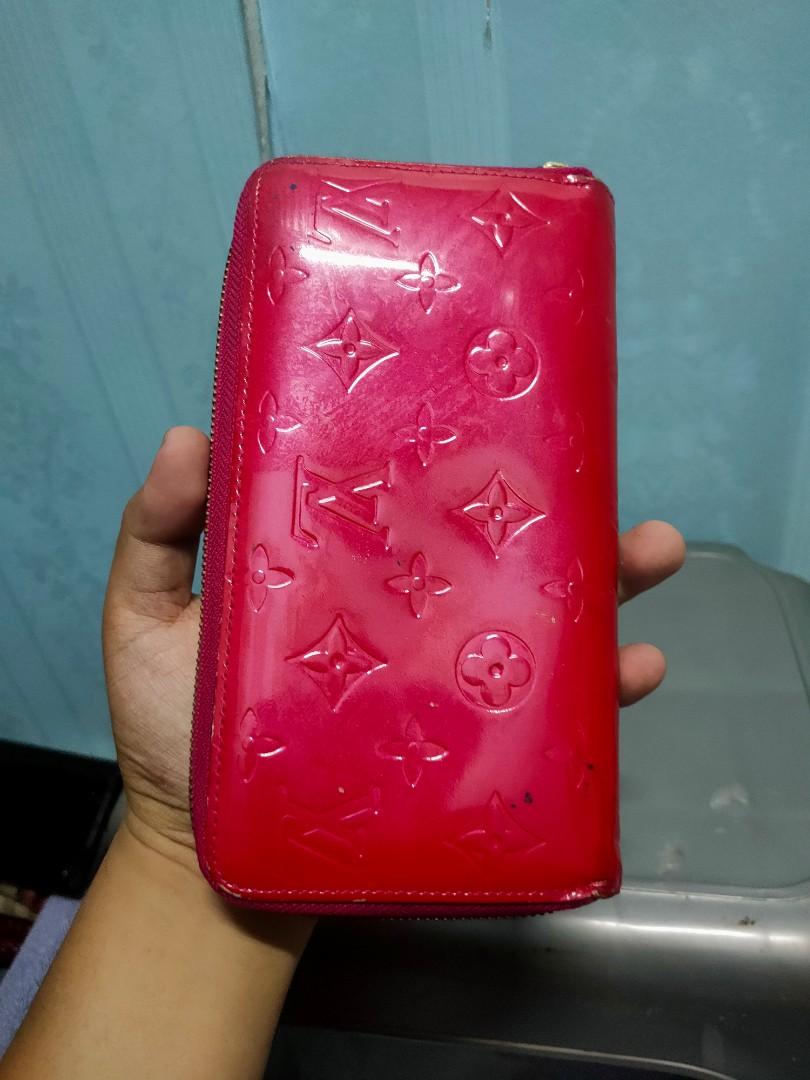 Louis Vuitton (Category: Luxury Bags & Wallets) located in Manila. Submitted by alilongthrift (Listing ID 1183485748, Image 3). Description: Louis Vuitton long wallet patent leather issue may flaws na sa loob at sa gilid ng zipper may mga rubs with code off/legit from korea source Swipe for details MOST OF THE ITEMS ARE THRIFTED PLEASE READ NO RETURN NO EXCHANGE NO CANCELLATION MAKATI LOCATION COURIER JNT EXPRESS OR MR.SPEEDY PAG AROUND METRO MAN