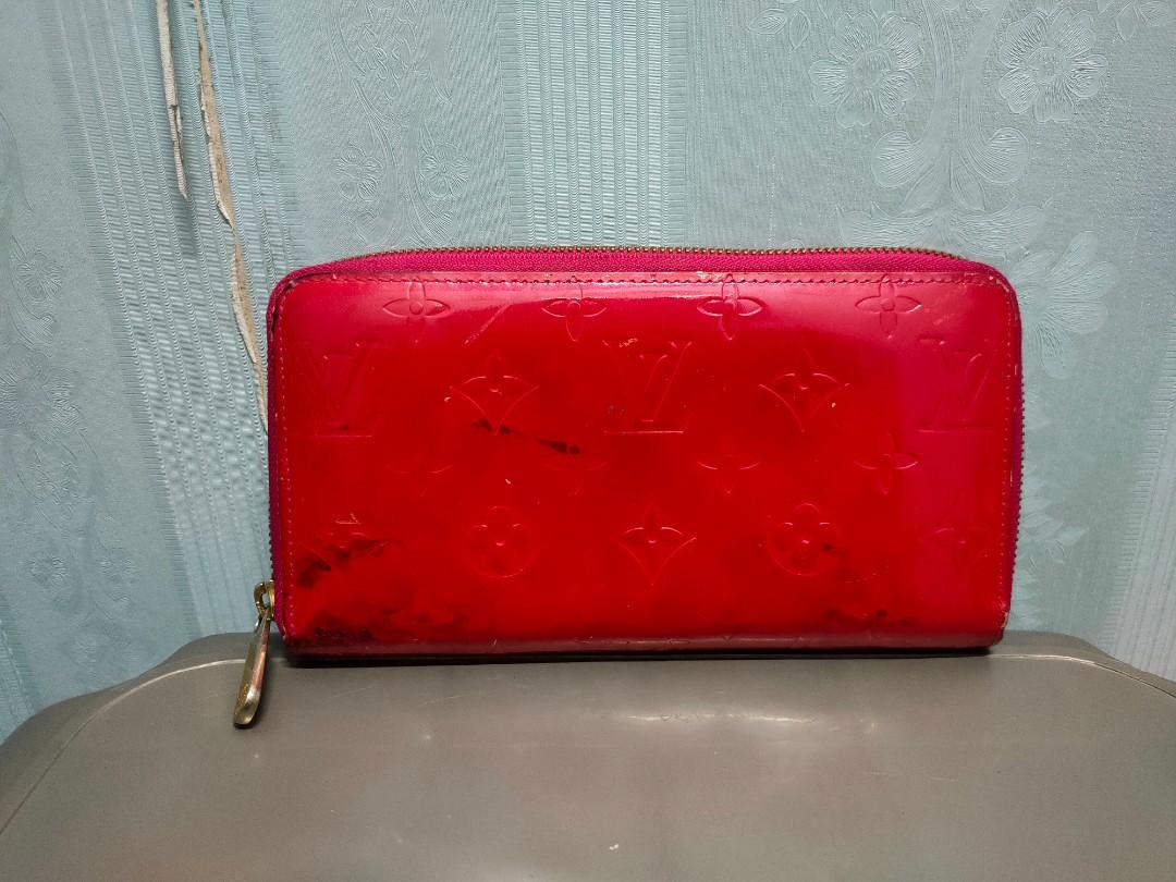 Louis Vuitton (Category: Luxury Bags & Wallets) located in Manila. Submitted by alilongthrift (Listing ID 1183485748, Image 1). Description: Louis Vuitton long wallet patent leather issue may flaws na sa loob at sa gilid ng zipper may mga rubs with code off/legit from korea source Swipe for details MOST OF THE ITEMS ARE THRIFTED PLEASE READ NO RETURN NO EXCHANGE NO CANCELLATION MAKATI LOCATION COURIER JNT EXPRESS OR MR.SPEEDY PAG AROUND METRO MAN