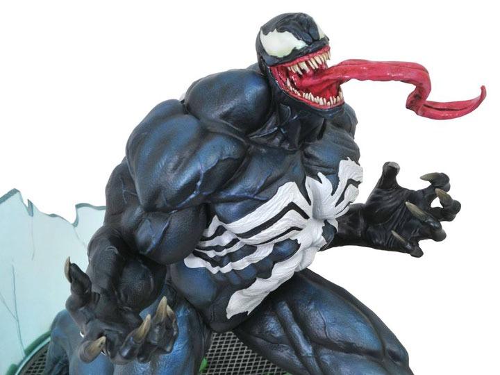 Diamond Select Toys Marvel Select Venom Action Figure