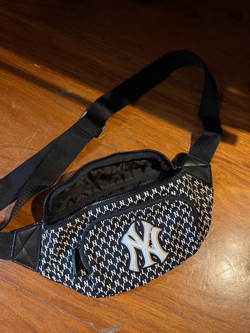 New Era NY Yankees Crossbody Flight Bag Black, Men's Fashion, Bags, Sling  Bags on Carousell