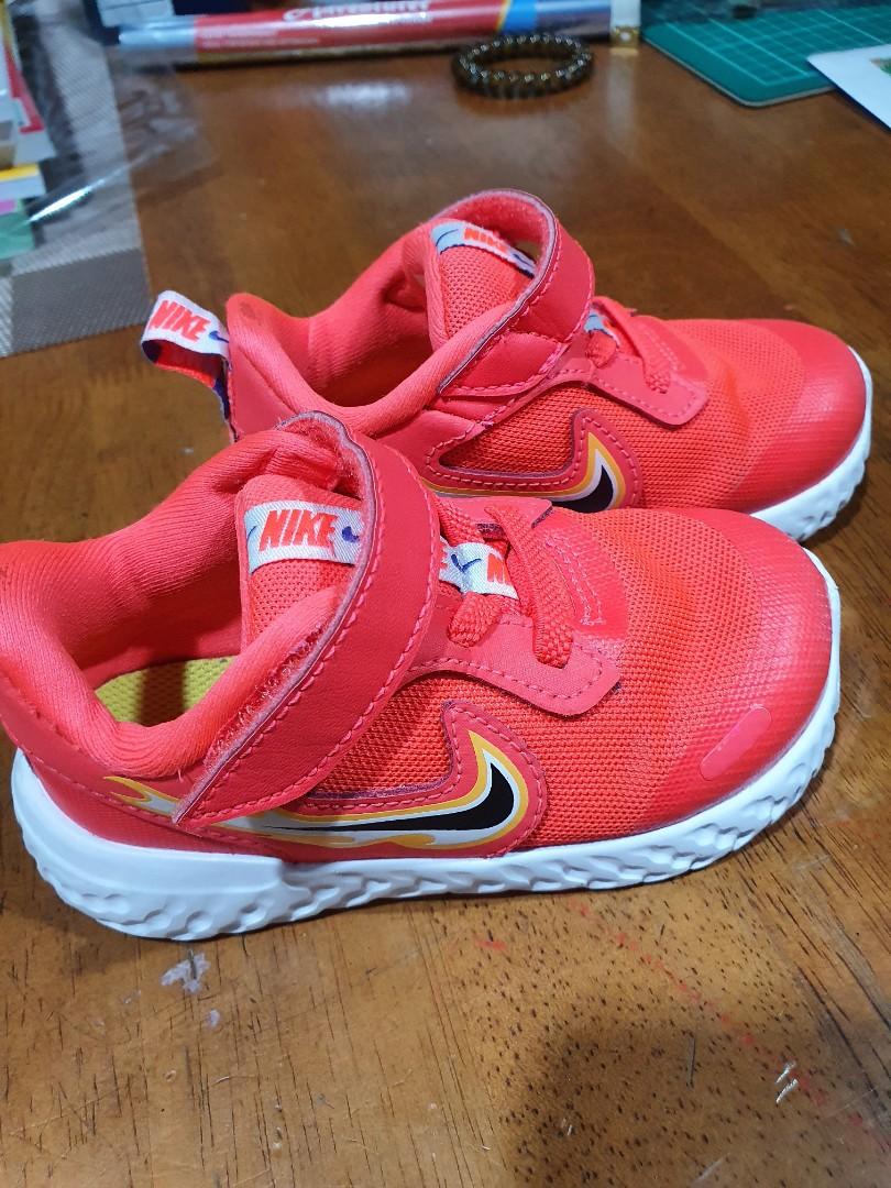 revolution 5 nike pink