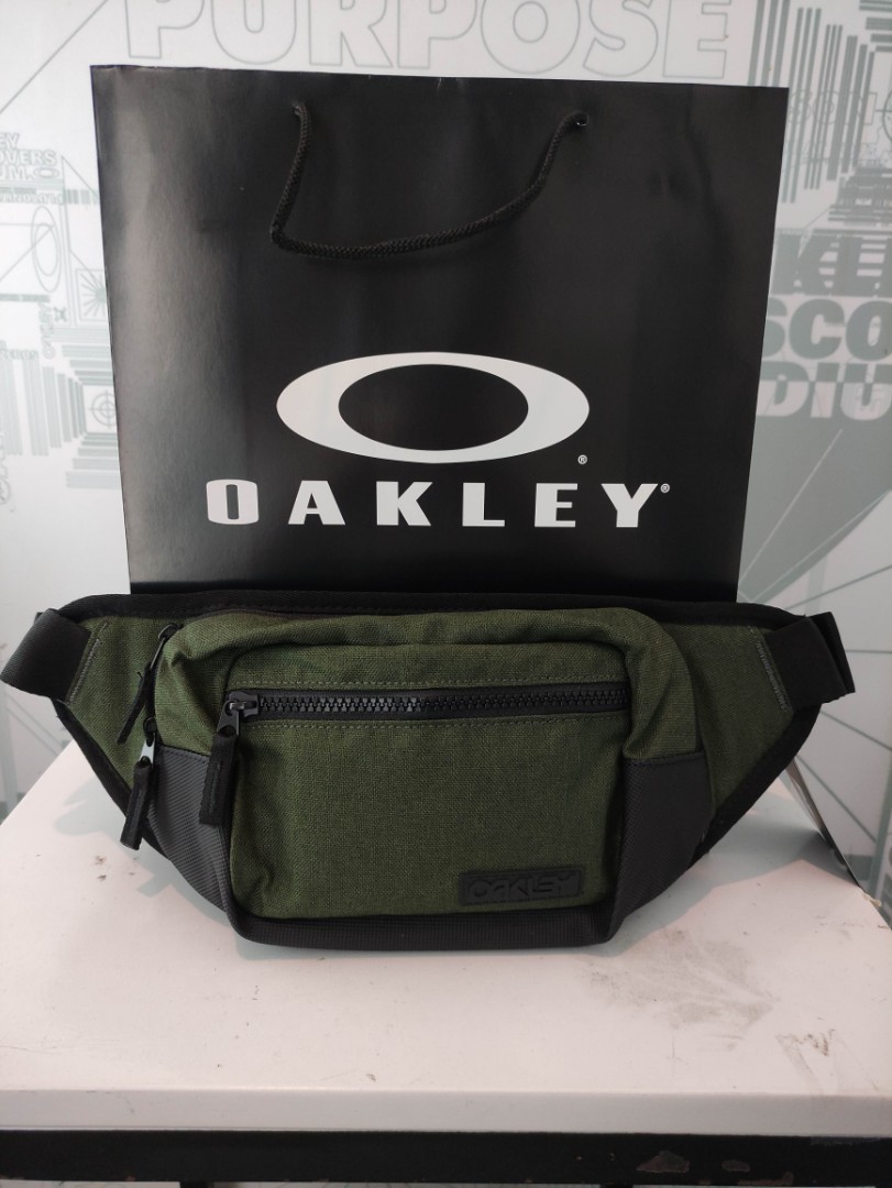 Oakley Transit Belt Bag, Men's Fashion, Bags, Belt bags, Clutches and  Pouches on Carousell
