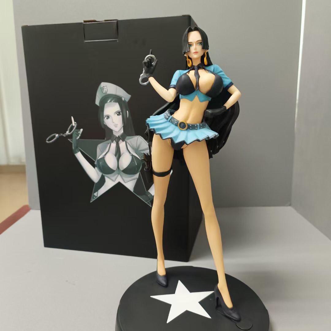 ONE PIECE 警察制服女帝figure 33cm, 興趣及遊戲, 玩具& 遊戲類- Carousell