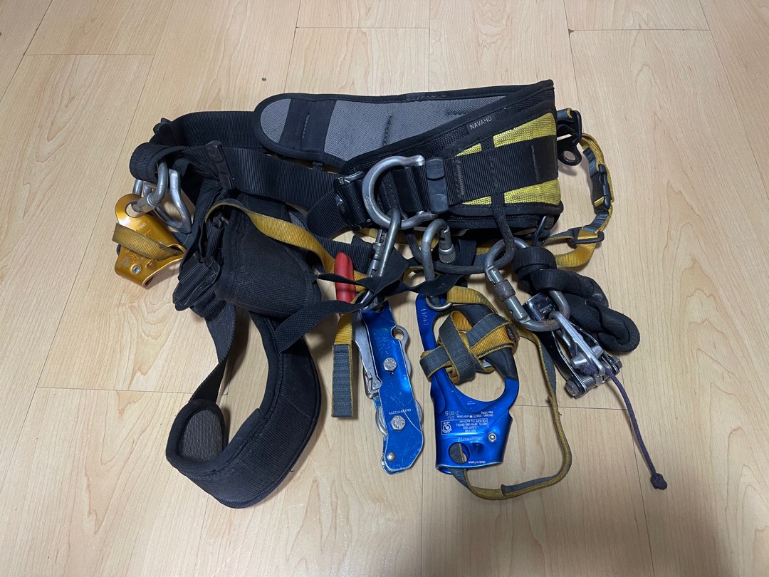 Petzl harness, Sports Equipment, Other Sports Equipment and Supplies on