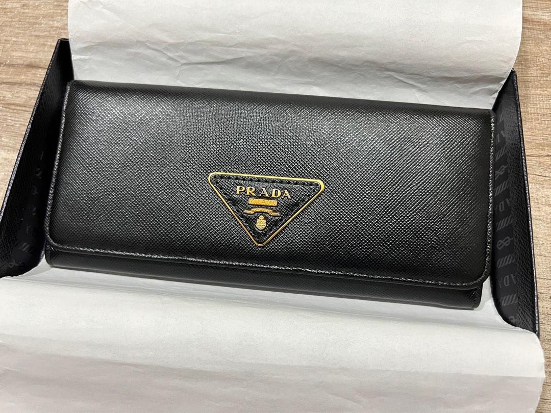Saffiano triang store