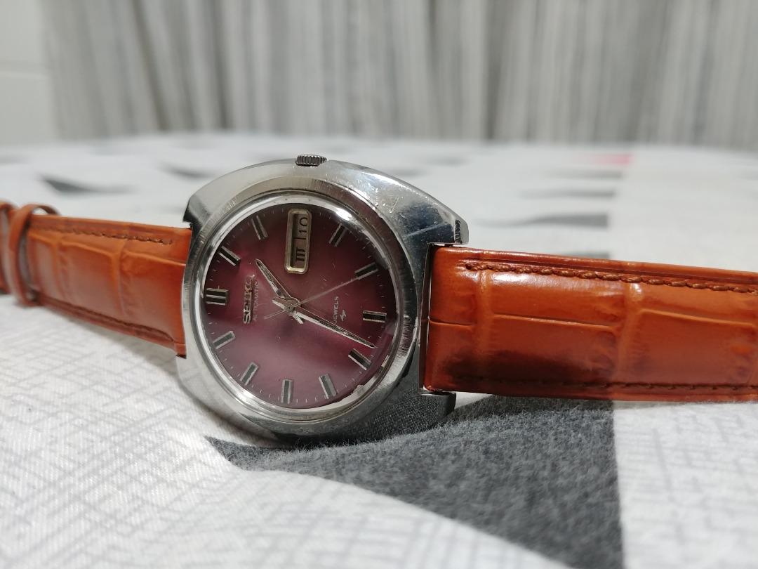 Seiko 7006-7090 Red / maroon sunburst 39mm ( vintage 1972 , japan daini ,  rare model ), Luxury, Watches on Carousell
