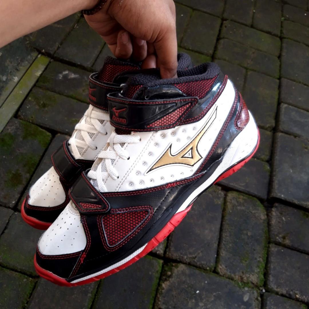 Sepatu top basket mizuno
