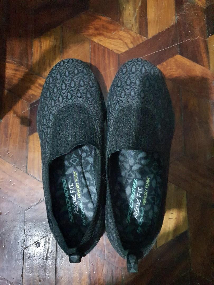 womens skechers classic fit air cooled memory foam