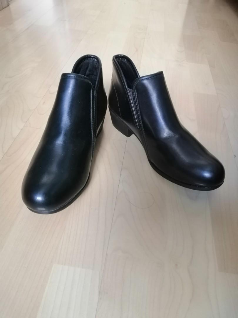 TredSafe ankle boots EU 38 Women s Fashion Footwear Boots on Carousell