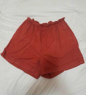 Uniqlo ruffled shorts