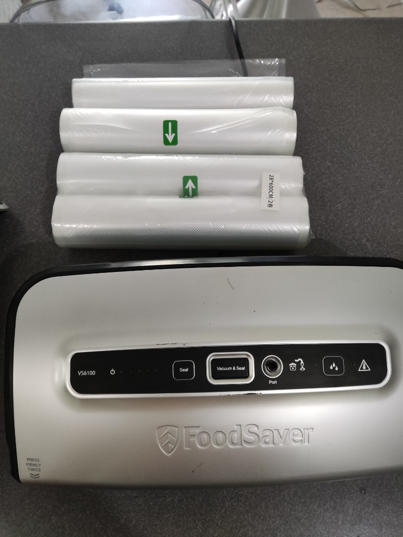 Vacuum Food Sealer with extra rolls Sunbeam vs6100, TV & Home