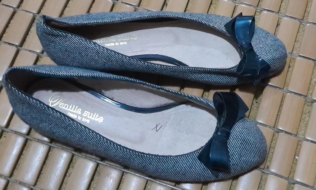 Vanilla Suite Denim Dollshoes (Category: Flats & Sandals) located in Batangas. Submitted by norskieshoppe (Listing ID 1183440747, Image 1). Description: sz 5 like new.