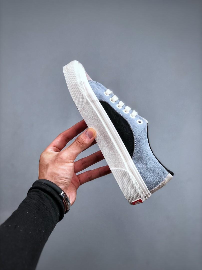 Vans lampin on feet shop