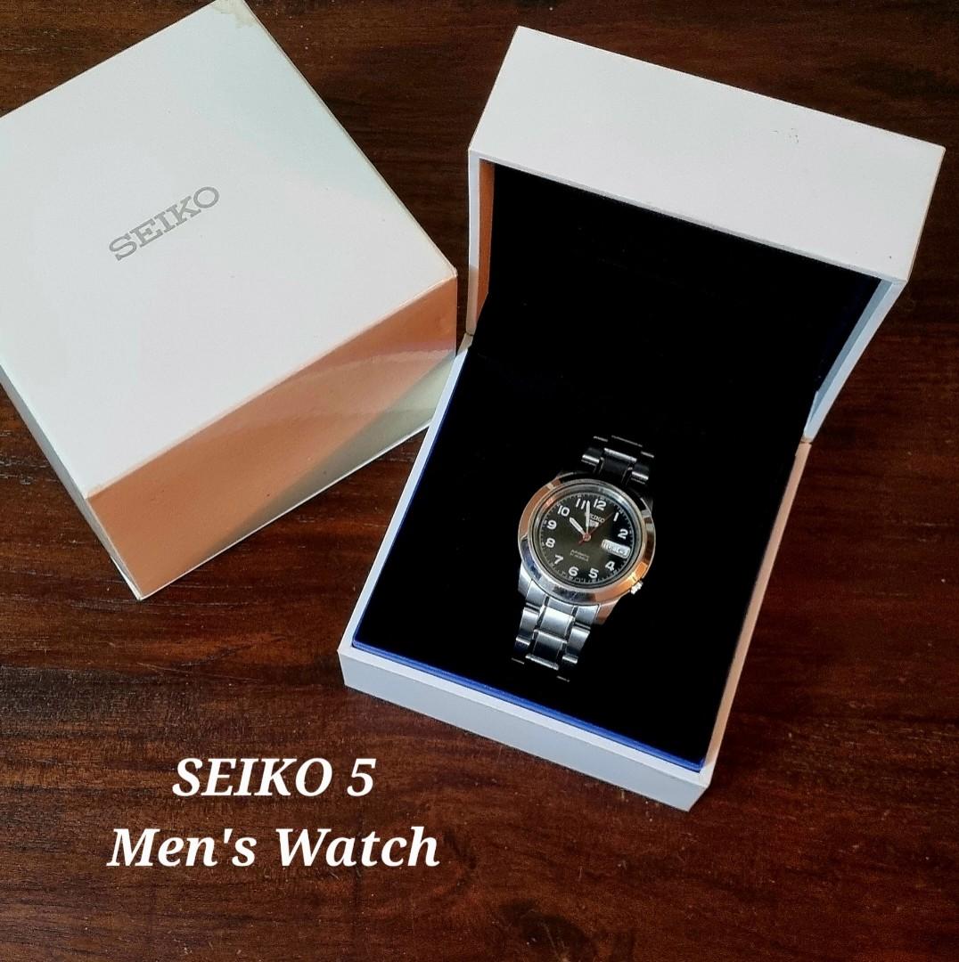 Vintage SEIKO 5 Men's Automatic Wrist Watch. 4cm dial. With Day and Date.  21 Jewels. Circumference 18cm. Working well. Comes with Seiko watch box and  case. WhatsApp 9633 7309., Hobbies & Toys,