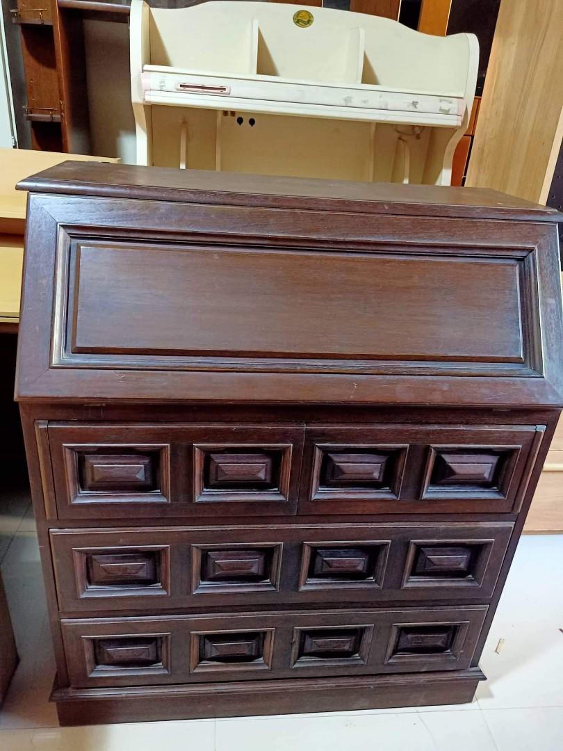 Vintage Study Table Japan Surplus (Category: Tables & Sets) located in Manila. Submitted by Hezcki (Listing ID 1183410374, Image 1). Description: .
