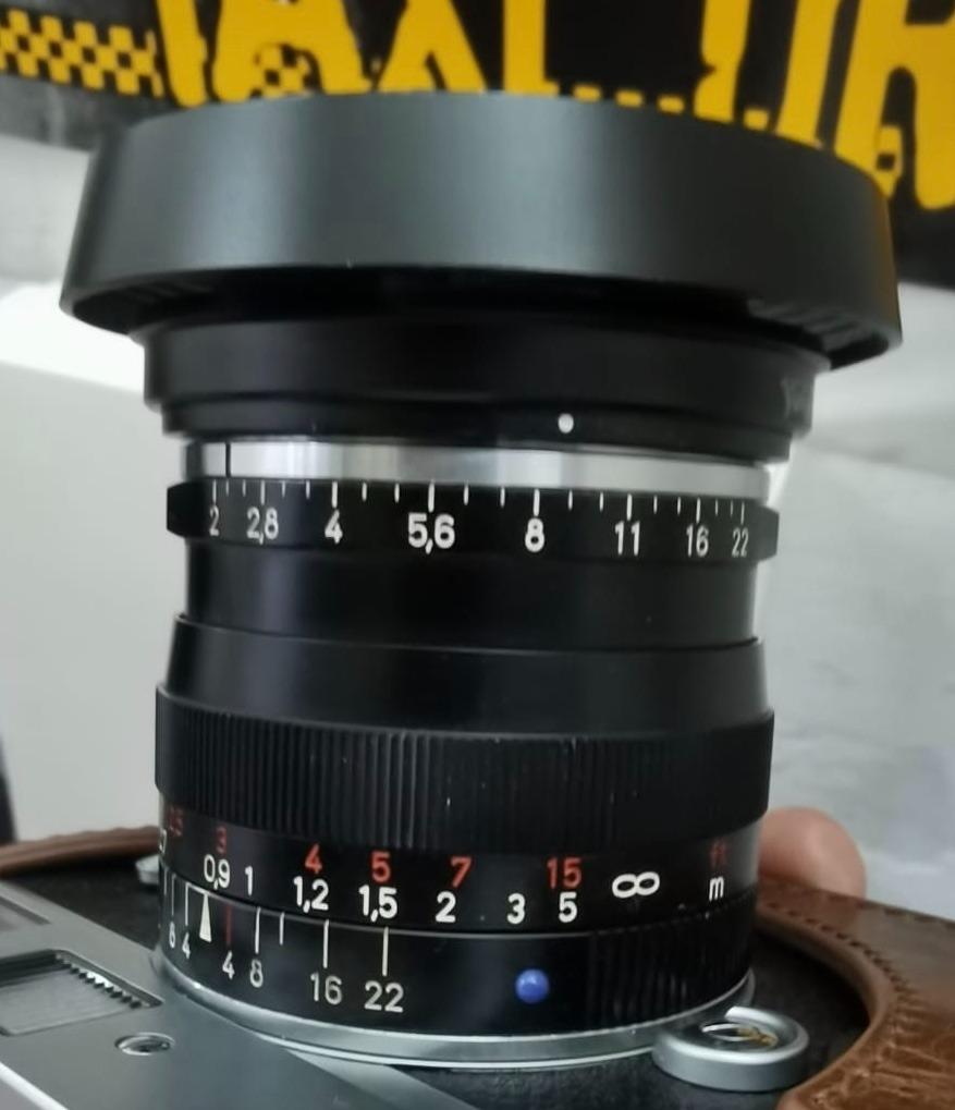 ZEISS Biogon T* 35mm f/2 ZM Lens (Black) M Mount with Voigtlander LH6 Lens Hood, 攝影器材, 鏡頭及裝備