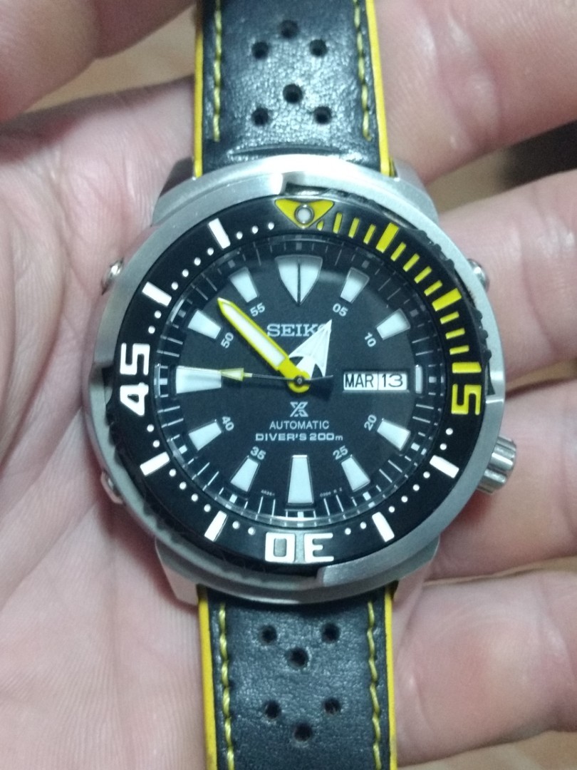 Authentic Seiko automatic yellow baby tuna 4R36 03Z0, Men's Fashion,  Watches & Accessories, Watches on Carousell