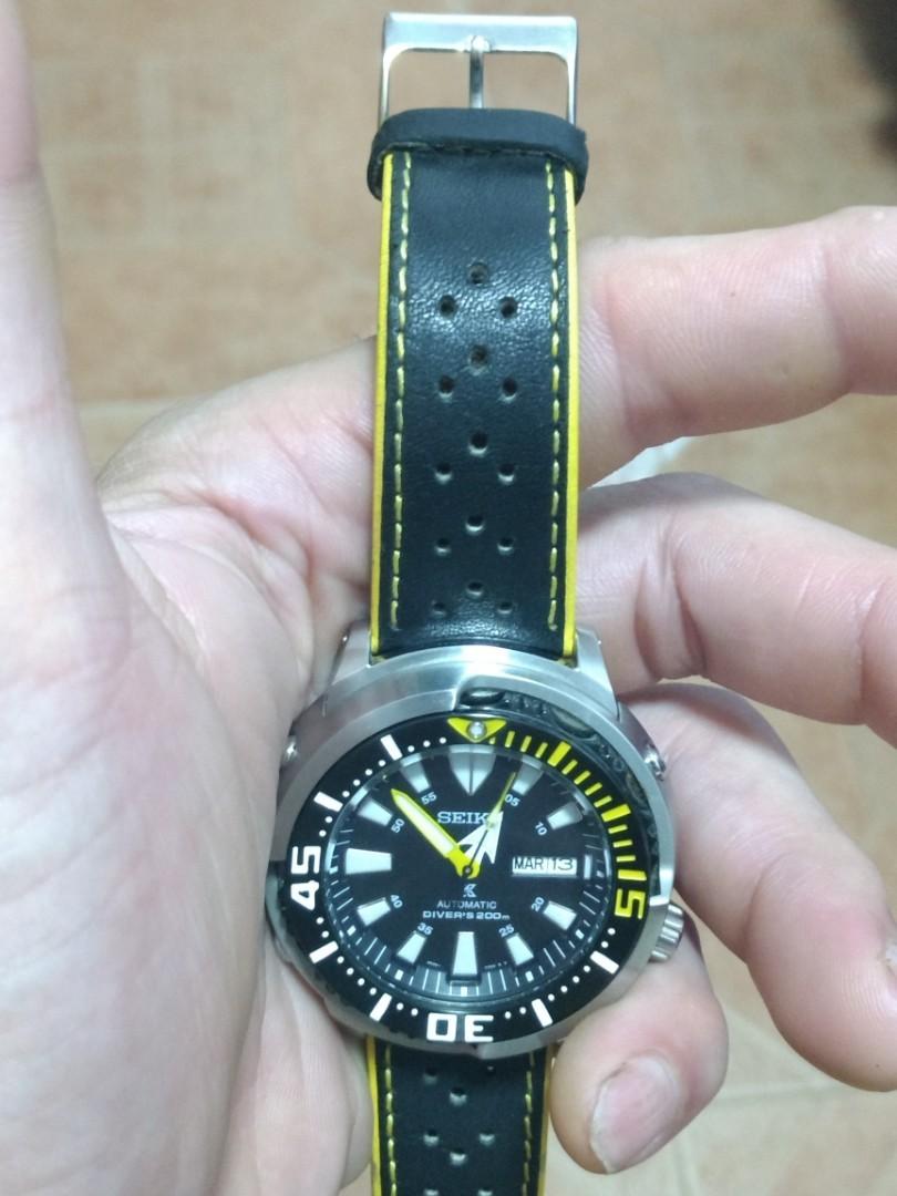 Authentic Seiko automatic yellow baby tuna 4R36 03Z0, Men's Fashion,  Watches & Accessories, Watches on Carousell